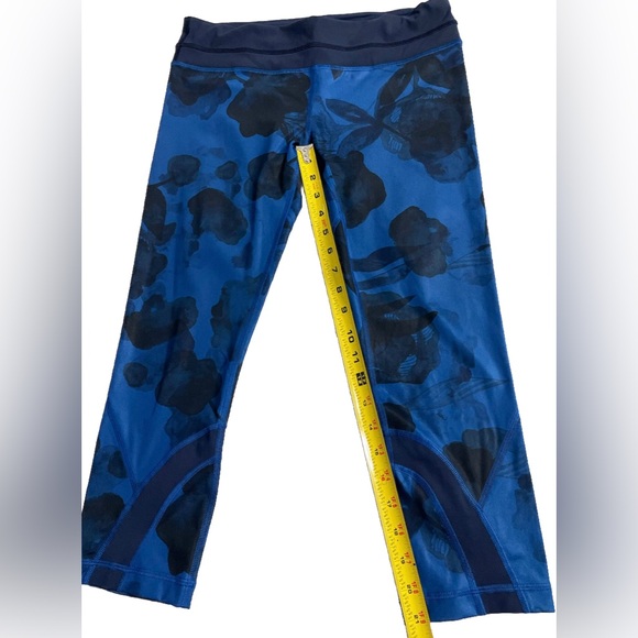 Lululemon Run Inspire Crop II Blue Watercolor Floral Print Leggings Size 8 - Picture 15 of 16